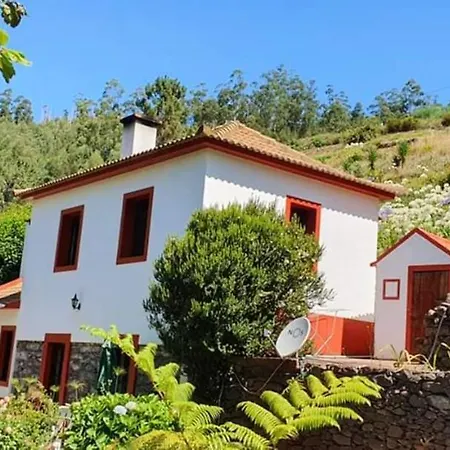 Charming With Mountain View In Garden Camacha (Madeira)