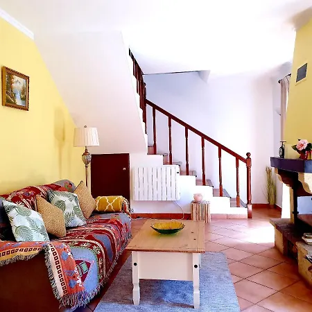 Charming With Mountain View In Garden Camacha (Madeira)